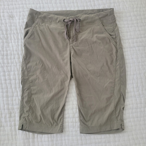 🍬WOMEN'S COLUMBIA ACTIVE BERMUDA SHORTS Size 6 - Picture 4 of 5